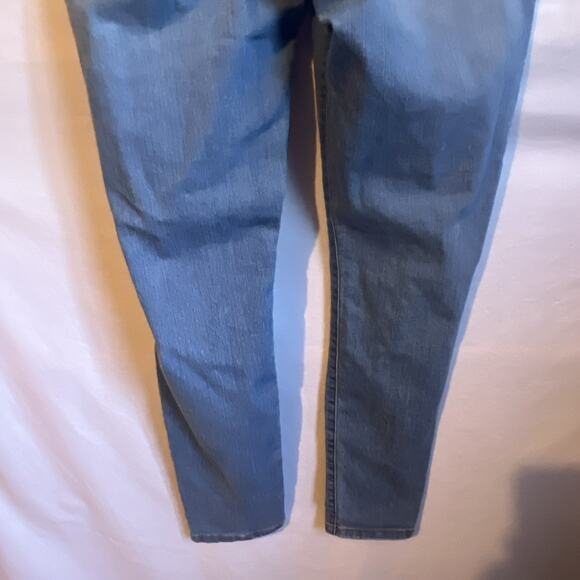 Old Navy Super Skinny Stretch Jeans Women's Size 14 Light Blue Wash Mid Rise - Picture 7 of 10